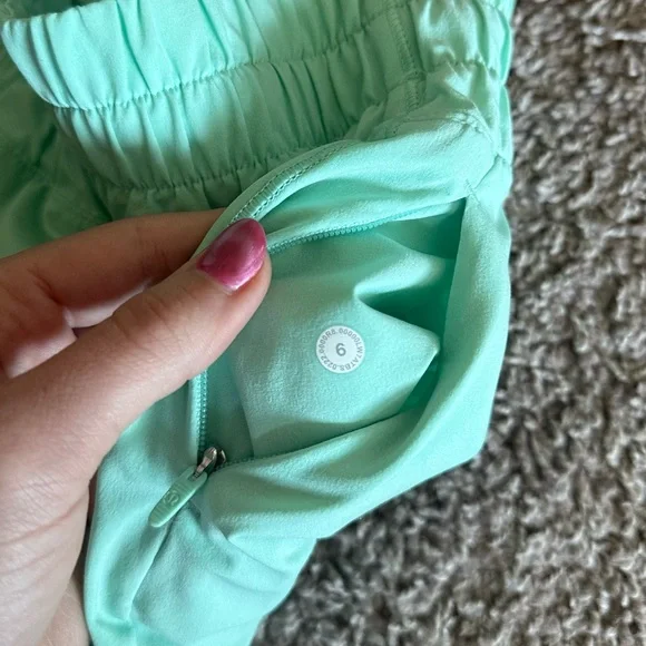 Lululemon Track That Shorts Mid Rise - Picture 5 of 6